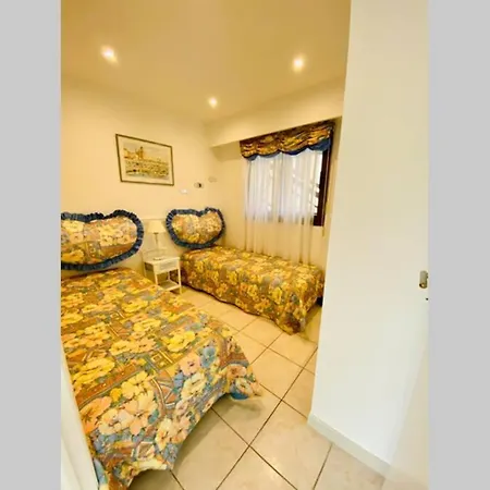 3 On Garden Level, Quiet And Comfortable Apartamento